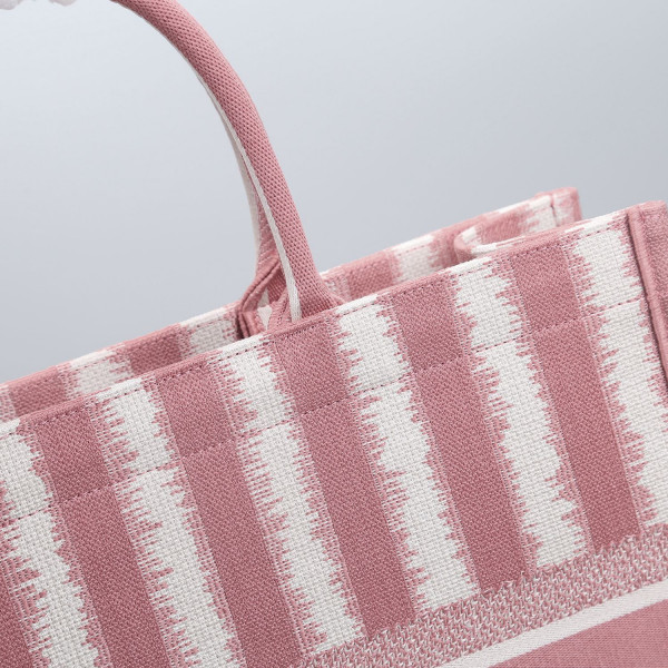 large D*or book tote