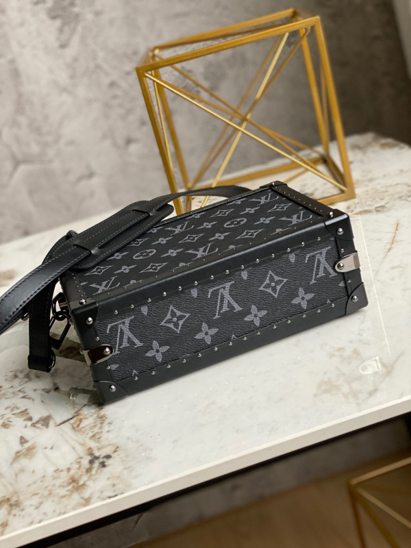 l**is V*t*n clutch box