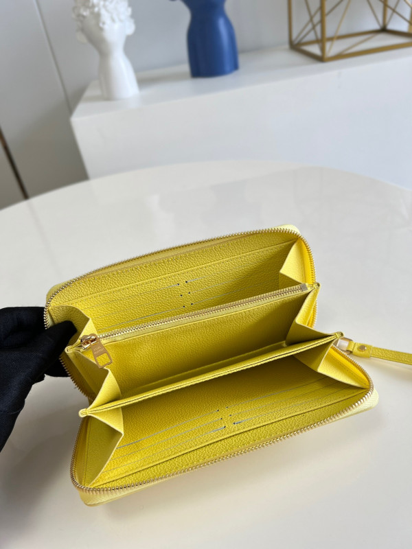 l**is V*t*n zippy wallet