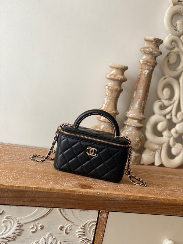 CL VANITY WITH CHAIN