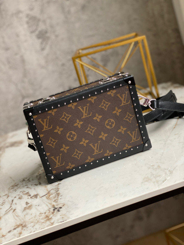 l**is V*t*n clutch box