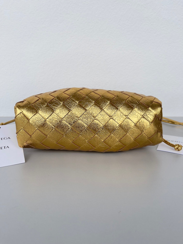 Bo*te*ga ve*ne*ta mini pouch