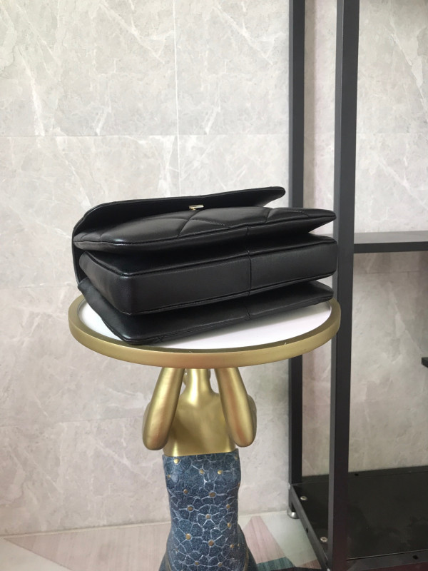 CL FLAP BAG WITH TOP HANDLE