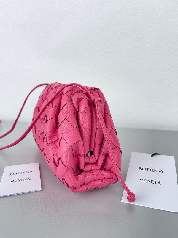 Bo*te*ga ve*ne*ta mini pouch