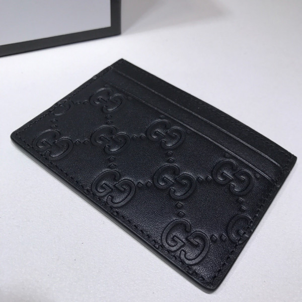 G*u*i signature card case
