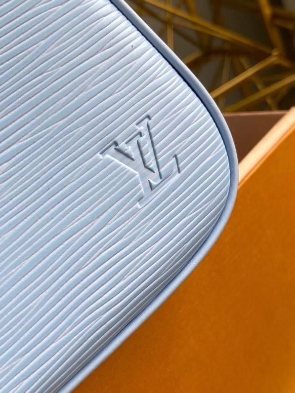 l**is V*t*n easy pouch on strap