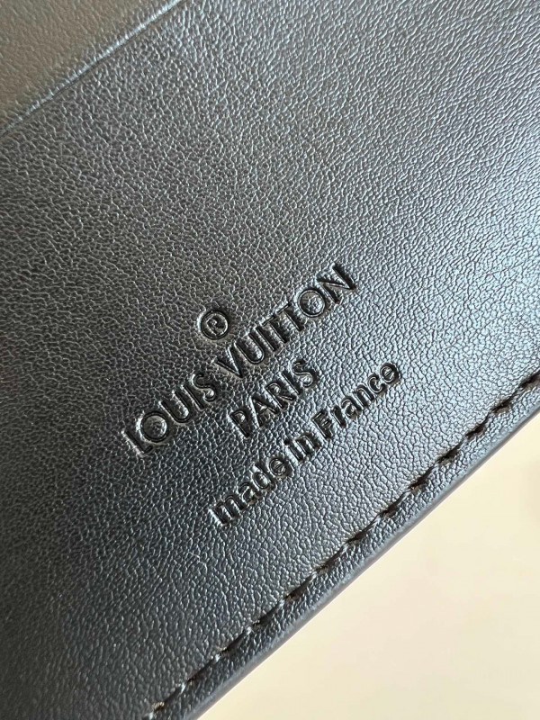 l**is V*t*n multiple wallet