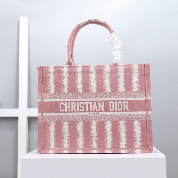 medium D*or book tote