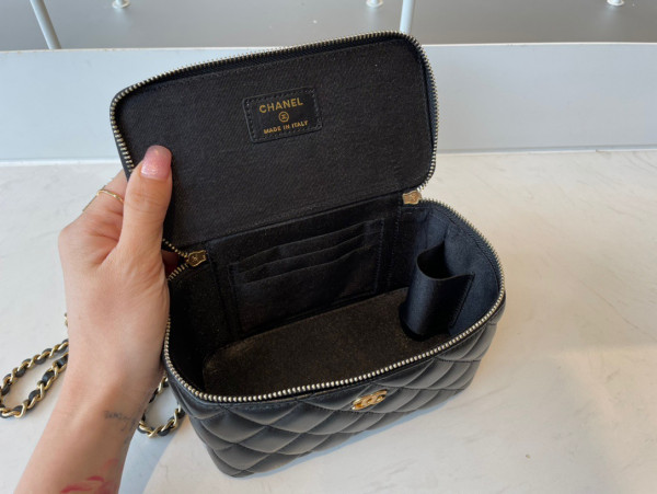 CL VANITY CASE