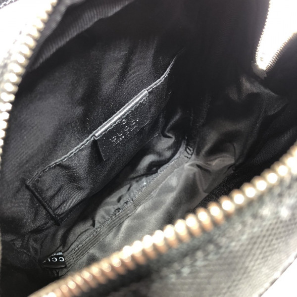 G*u*i off the grid shoulder bag