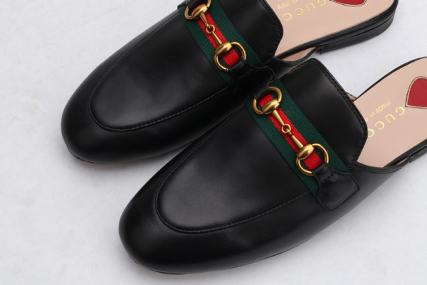 G*u*i princetown leather slipper