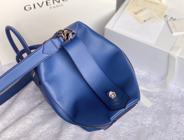 GIVENCHY ANTIGONA SOFT