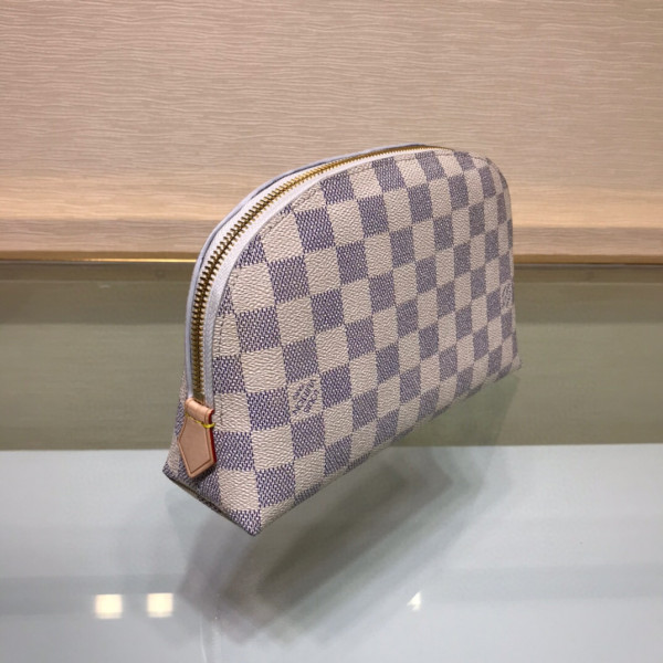 l**is V*t*n cosmetic pouch gm
