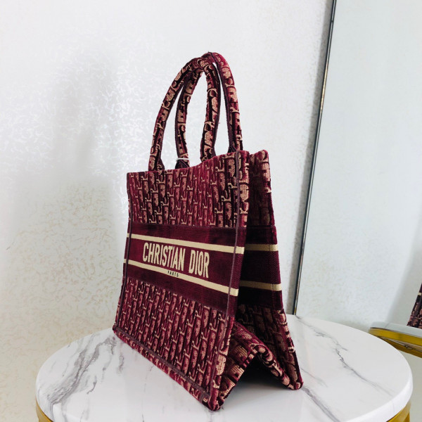 large D*or book tote