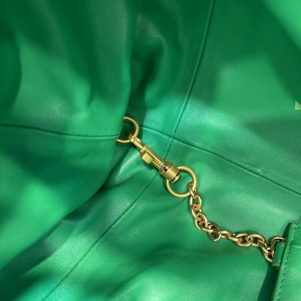 Bo*te*ga ve*ne*ta pouch