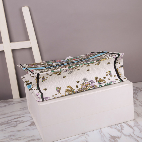 large D*or book tote