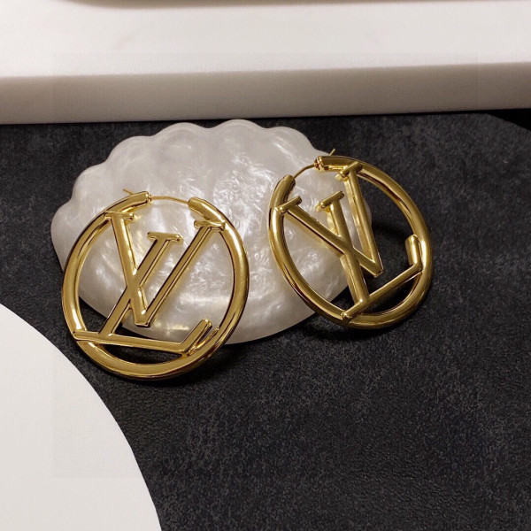 l**is V*t*n earrings