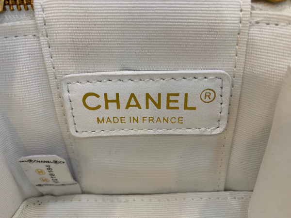 CL SMALL VANITY WITH CHAIN