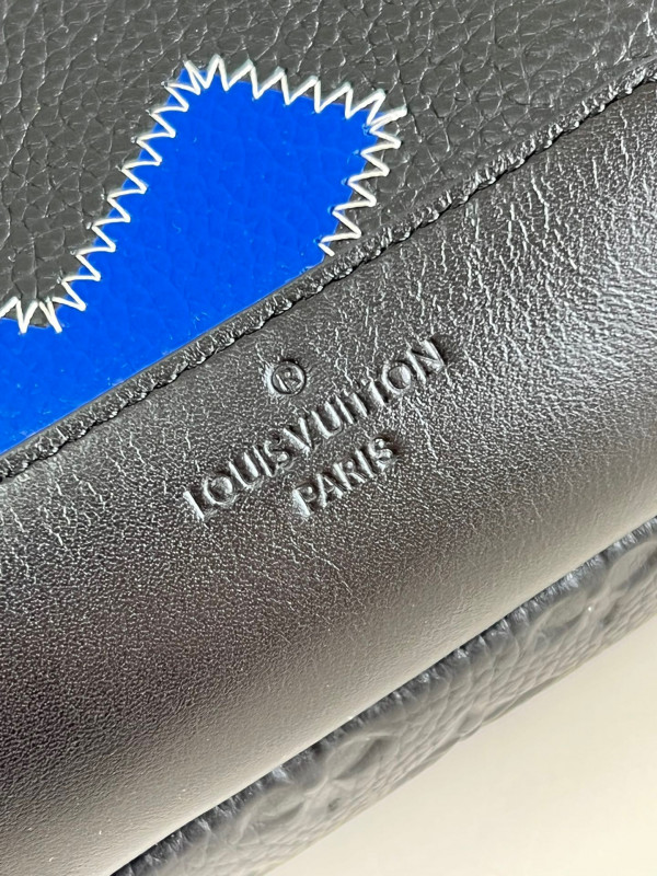 l**is V*t*n avenue slingbag