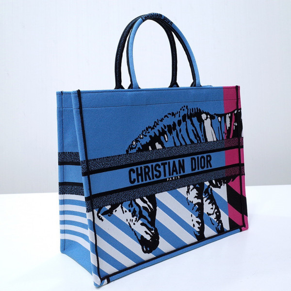 large D*or book tote