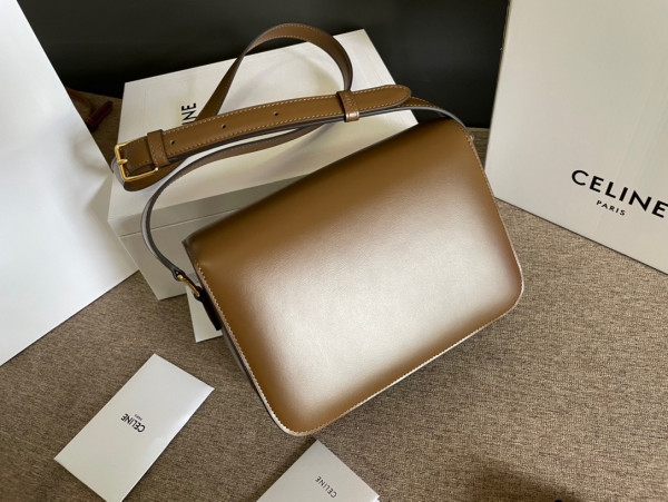 Ce**e classique triomphe bag
