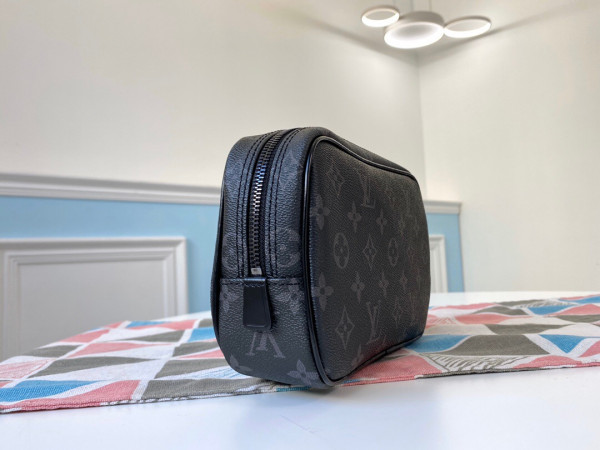 l**is V*t*n toiletry pouch pm