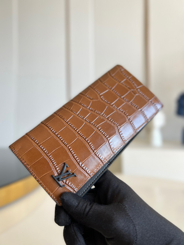 l**is V*t*n brazza wallet