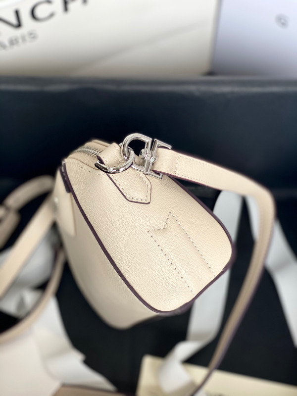 GIVENCHY NANO ANTIGONA