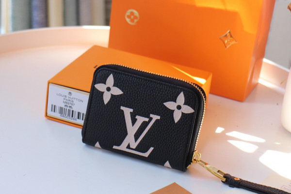 l**is V*t*n zippy coin purse
