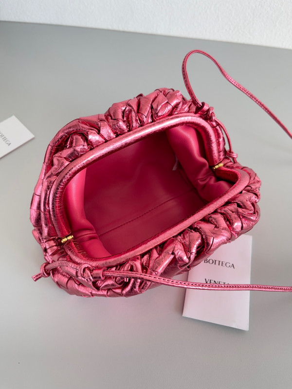 Bo*te*ga ve*ne*ta mini pouch