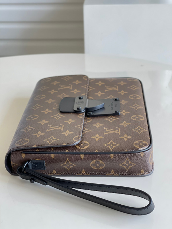 l**is V*t*n s lock a4 pouch