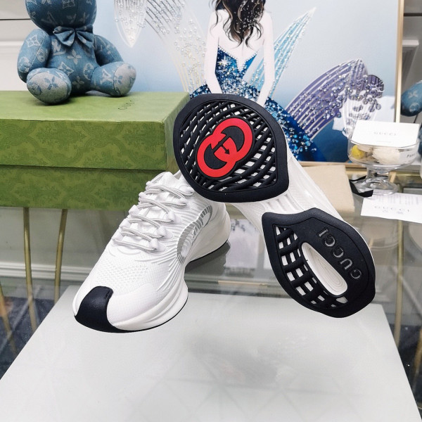 G*u*i run sneaker