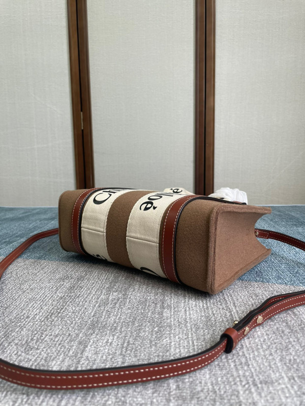 CHLOÉ SMALL WOODY TOTE BAG WITH STRAP