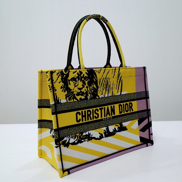 medium D*or book tote