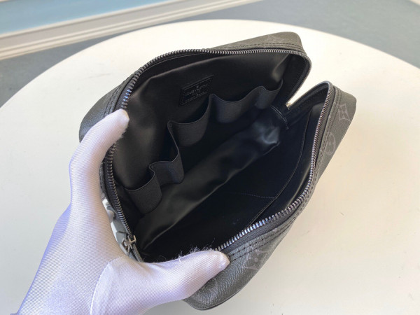 l**is V*t*n toiletry pouch gm