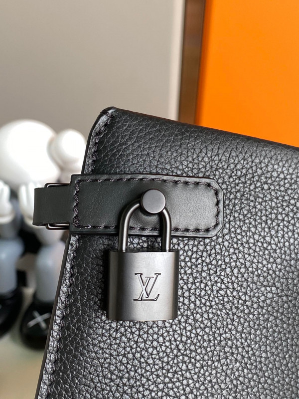 l**is V*t*n tote