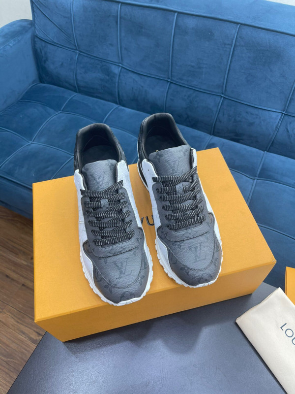 l**is V*t*n run away sneaker