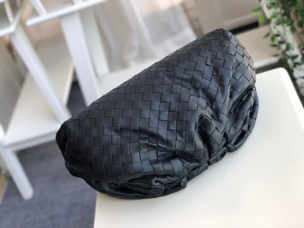 Bo*te*ga ve*ne*ta pouch