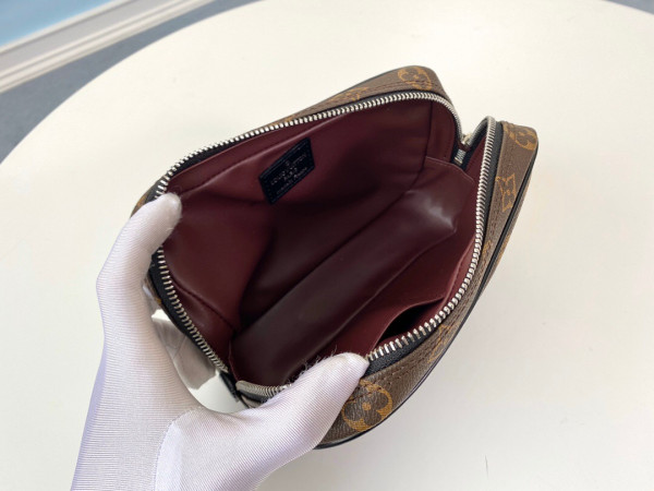 l**is V*t*n toiletry pouch pm