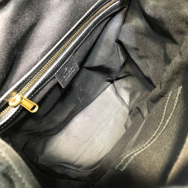G*u*i backpack