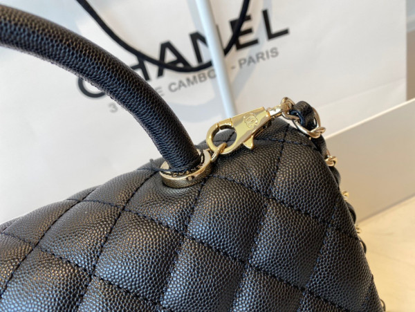 CL LARGE FLAP BAG WITH TOP HANDLE