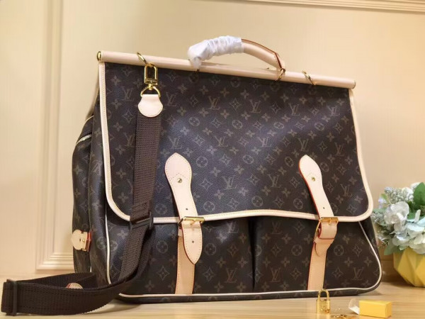 l**is V*t*n hunting bag