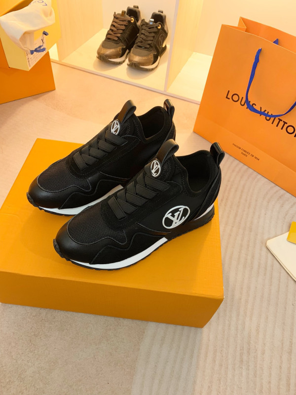 l**is V*t*n sneaker