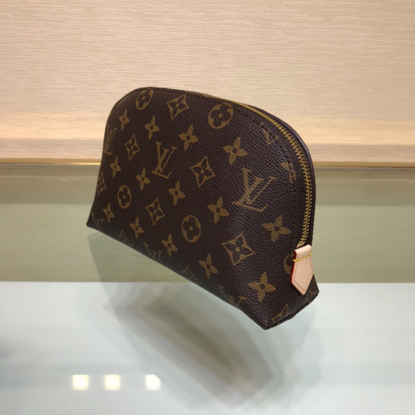 l**is V*t*n cosmetic pouch gm