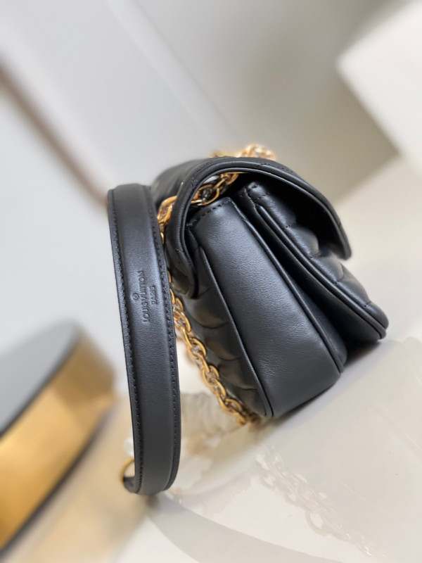 l**is V*t*n new wave chain bag pm