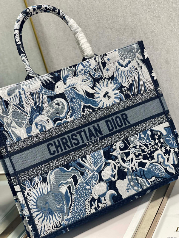 large D*or book tote
