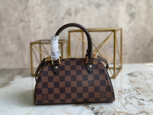 l**is V*t*n vintage bag