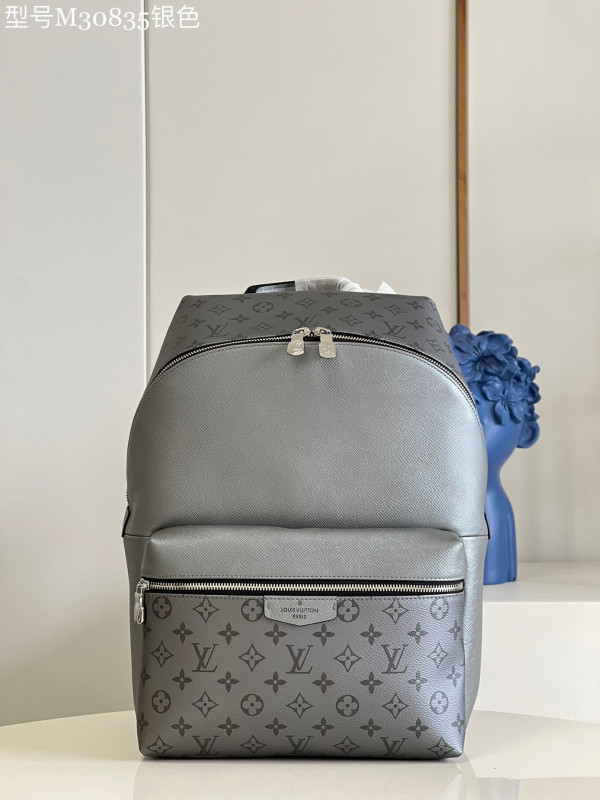 l**is V*t*n discovery backpack pm