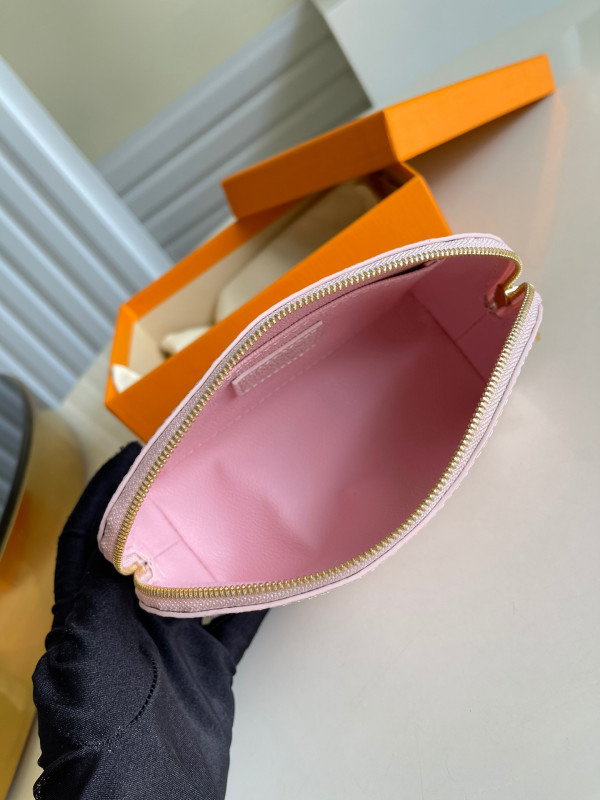 l**is V*t*n cosmetic pouch