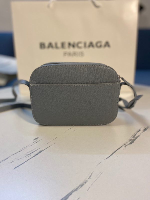 Ba*len*cia*ga everyday camera bag xs